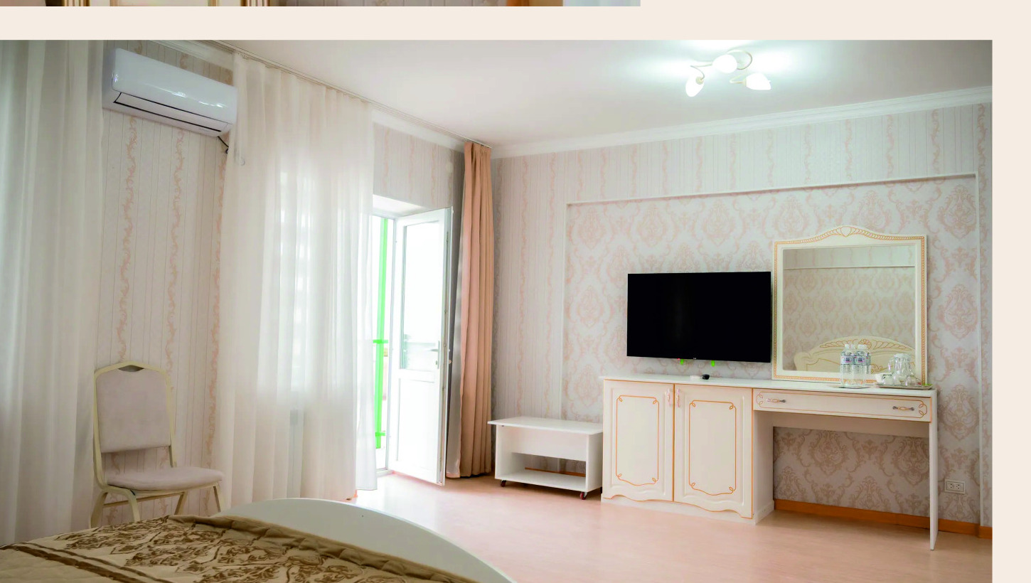 Second angle of Lux room at SAYA Thermal